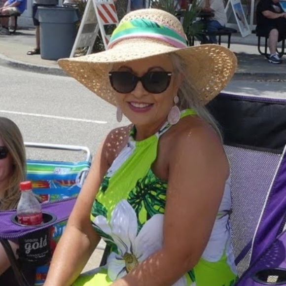 Meet your Posher, Susan - Picture 2 of 3